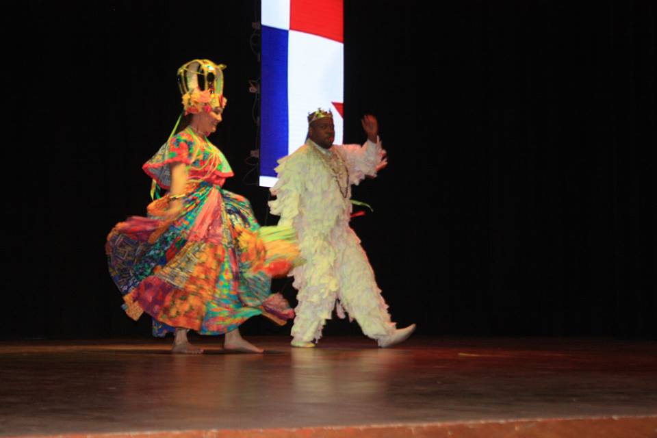 Los panameños Eduardo Hansell y Marianella Botello durante su  presentación en el Festival Internacional Baila Maestro celebrando los  177º Aniversario de la Provincia del Callao, Perú.