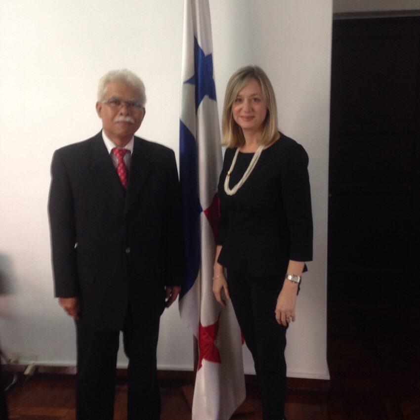 Embajador de Malasia en el Perú, concurrente en Panamá, Datuk Ayauf Bachi visitó la Embajada de Panamá en Perú.
